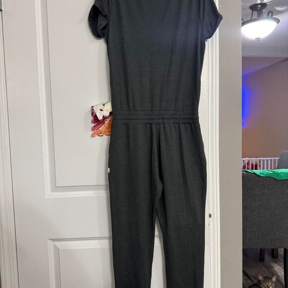 Vuori All Day Jumpsuit // Size Small - Picture 3 of 5